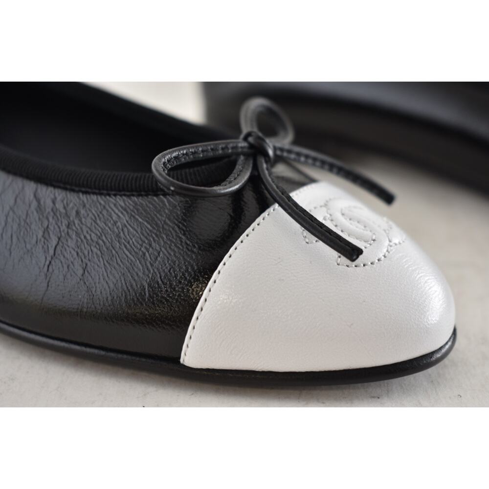 Chanel 26S Black White Crumpled Shiny Lambskin CC Bow Ballet Ballerina Flat 36 - Picture 6 of 16